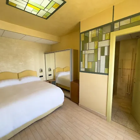 Jasmin Charme 迪亚诺马里纳