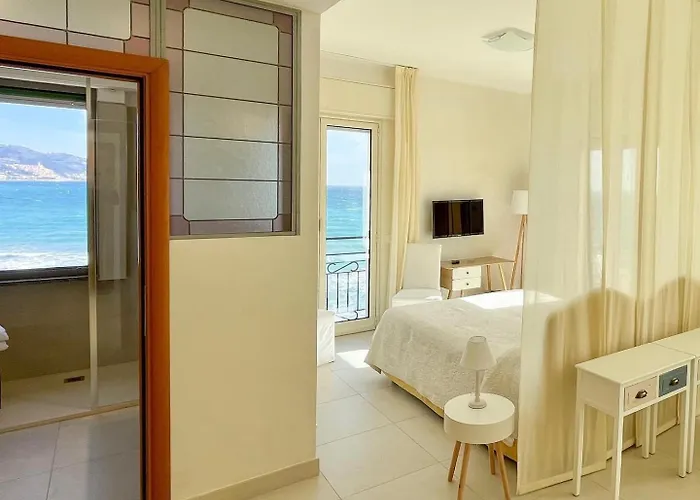 Jasmin Charme 4* ディアーノ・マリーナ